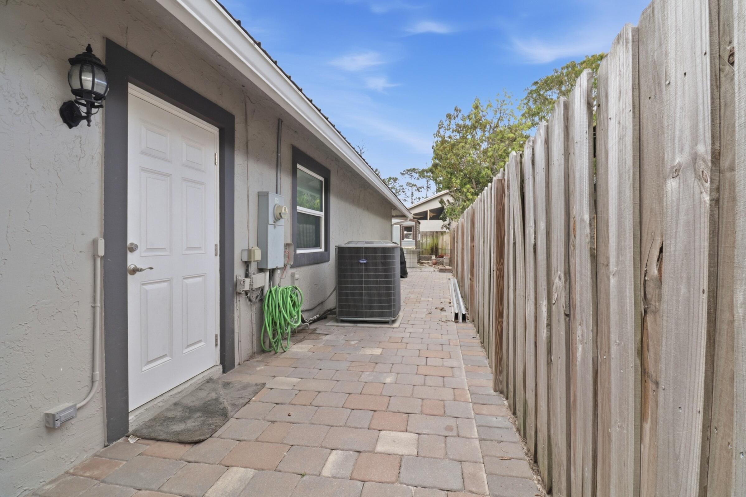 SUGAR POND MANOR OF WELLINGTON - Residential