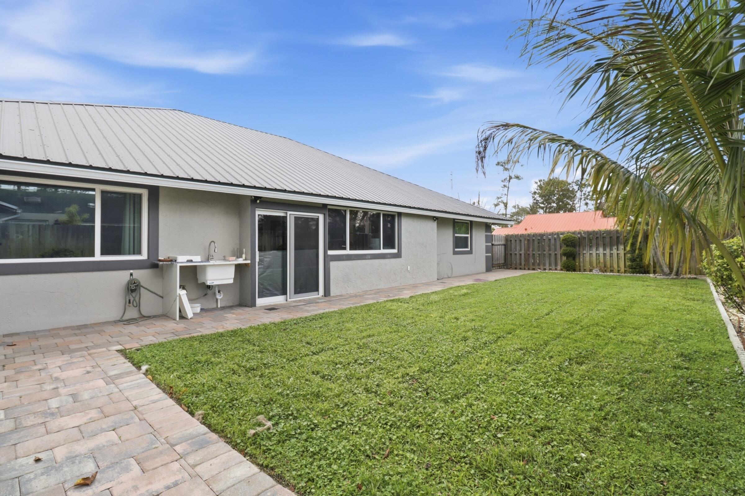 SUGAR POND MANOR OF WELLINGTON - Residential