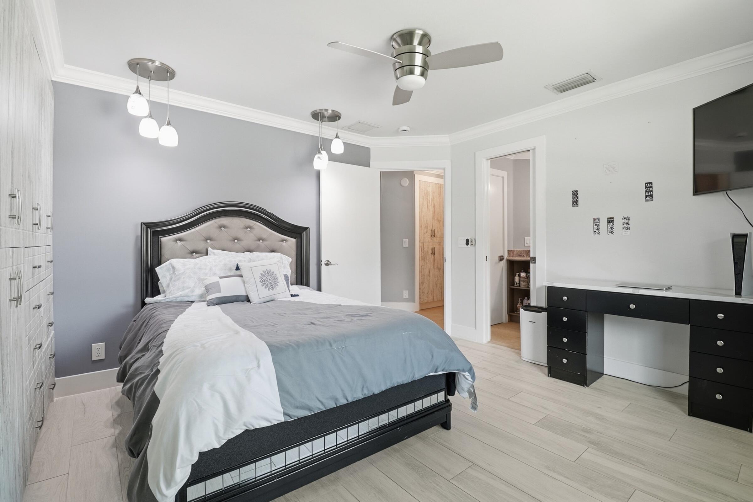 SUGAR POND MANOR OF WELLINGTON - Residential