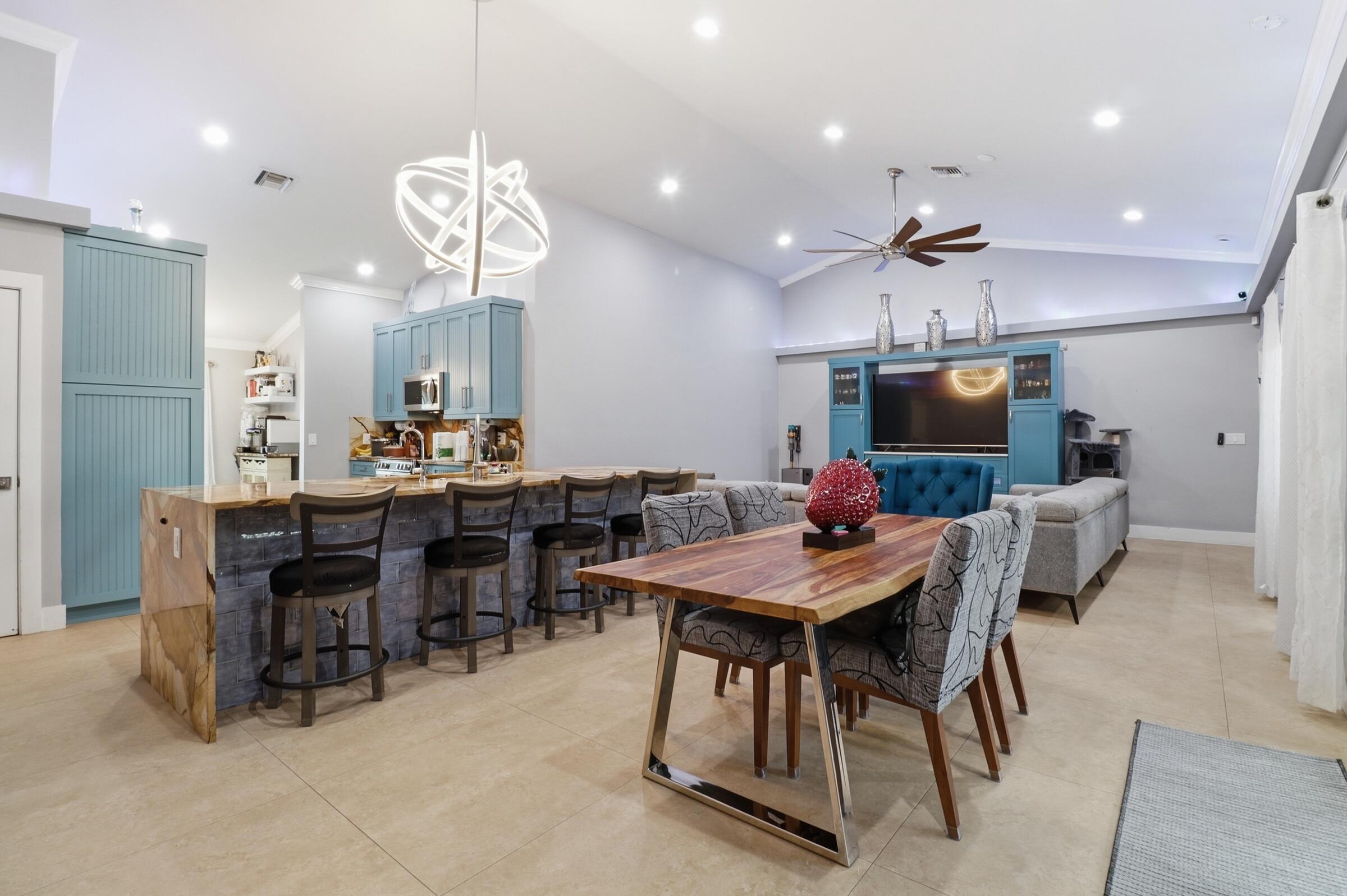 SUGAR POND MANOR OF WELLINGTON - Residential