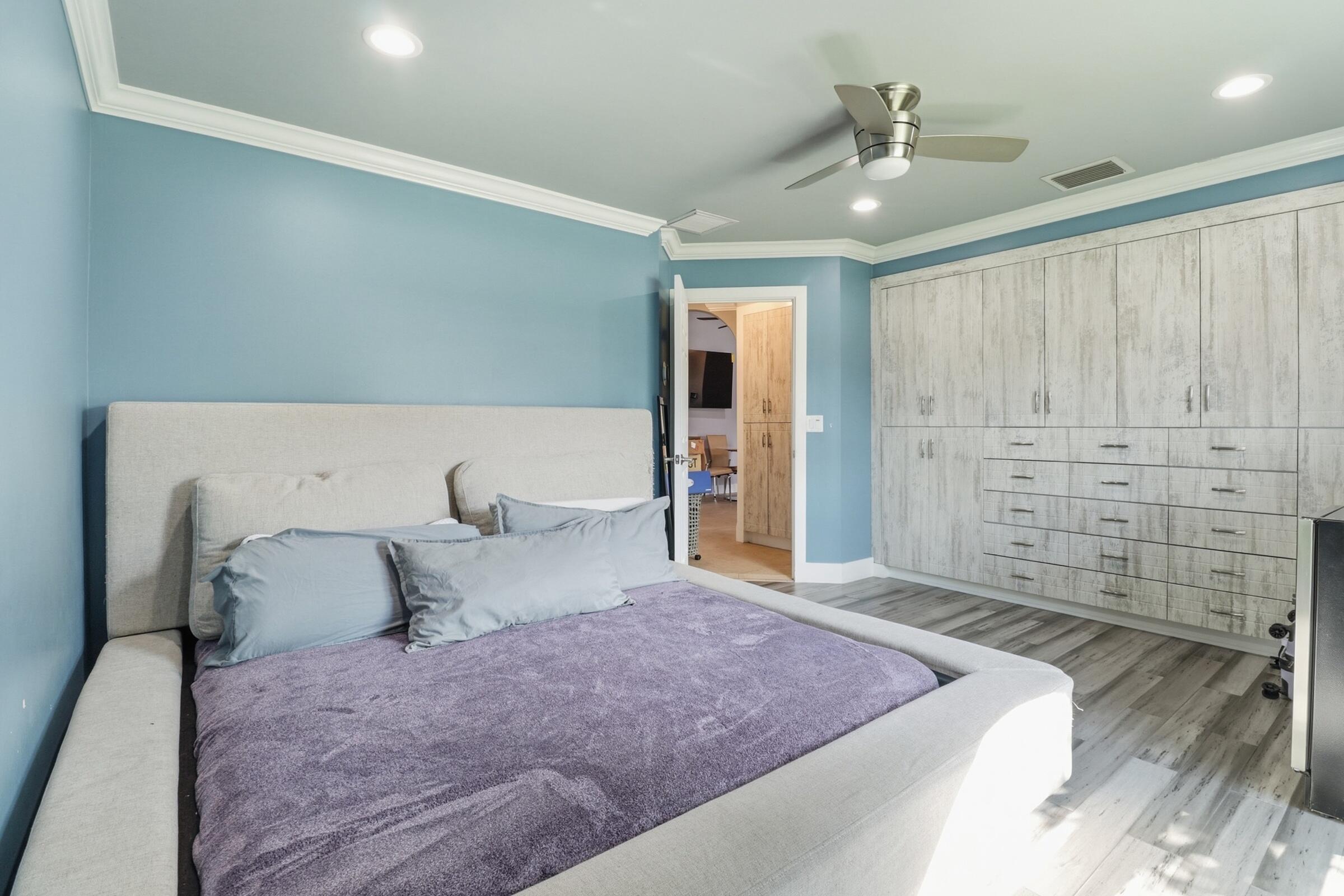 SUGAR POND MANOR OF WELLINGTON - Residential