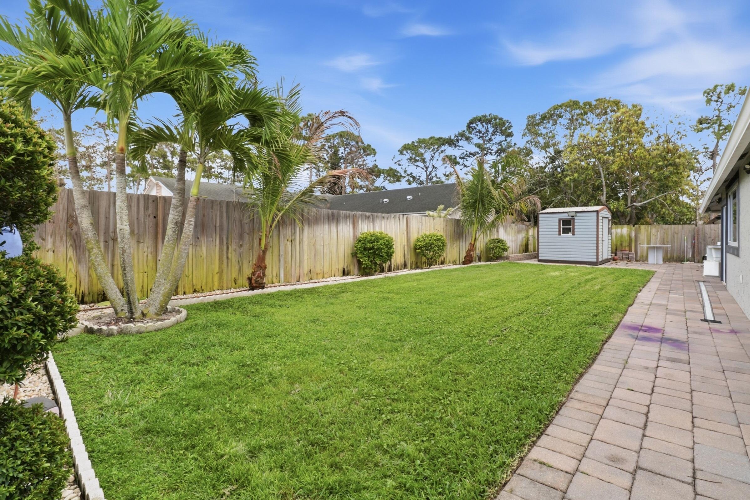 SUGAR POND MANOR OF WELLINGTON - Residential