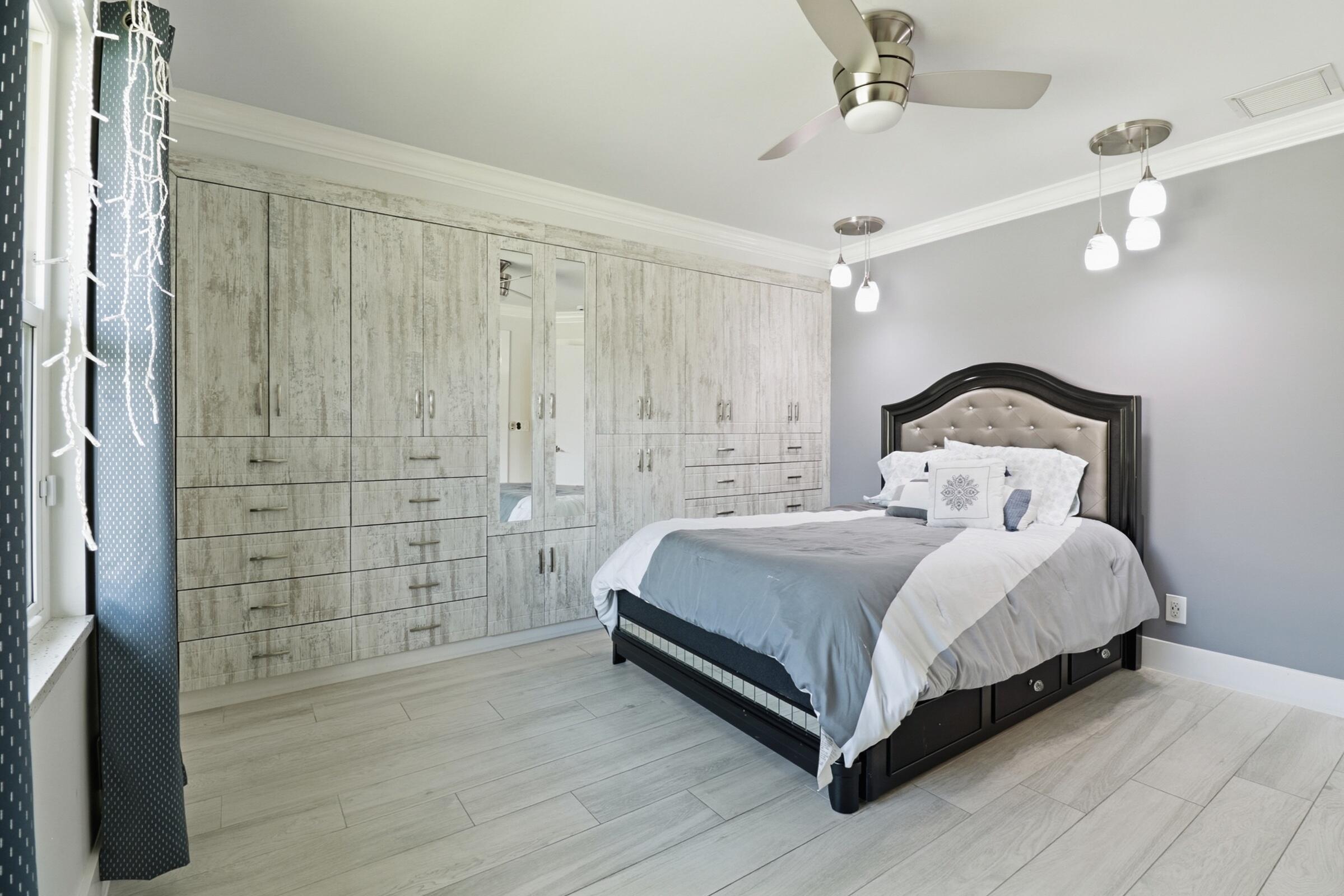 SUGAR POND MANOR OF WELLINGTON - Residential