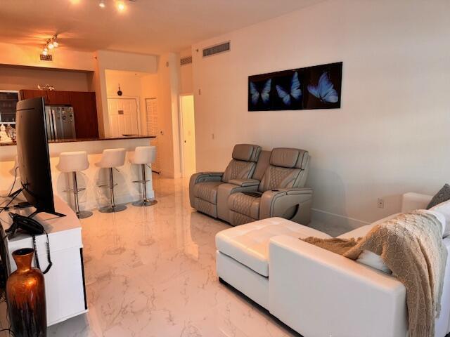 MOORINGS AT LANTANA CONDO - Residential Lease