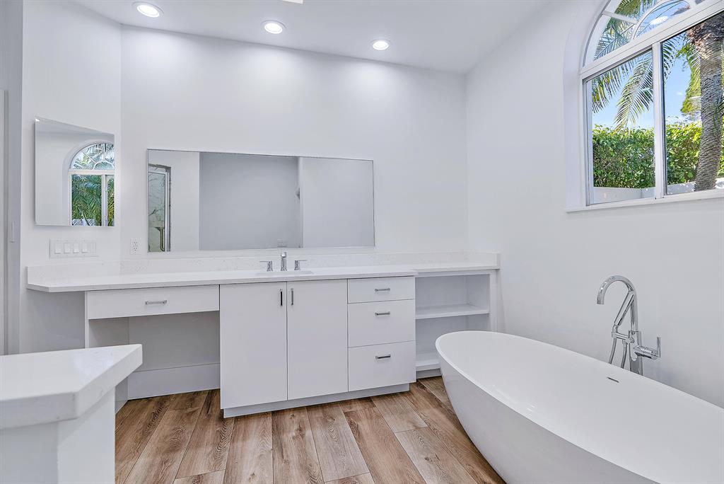 ADMIRALS COVE - Residential