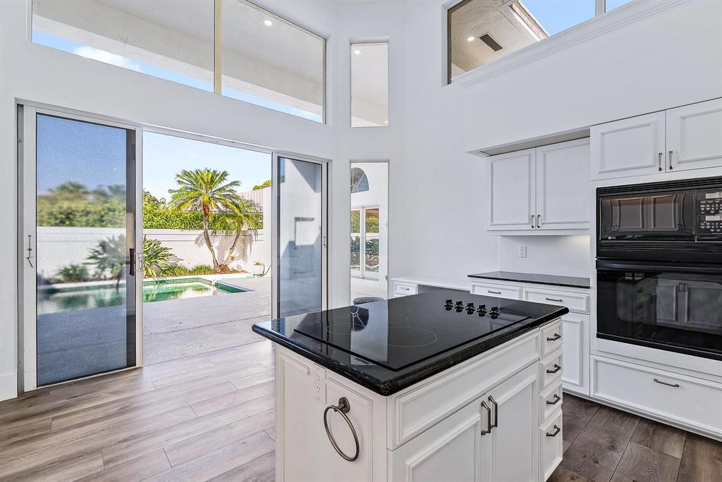 ADMIRALS COVE - Residential