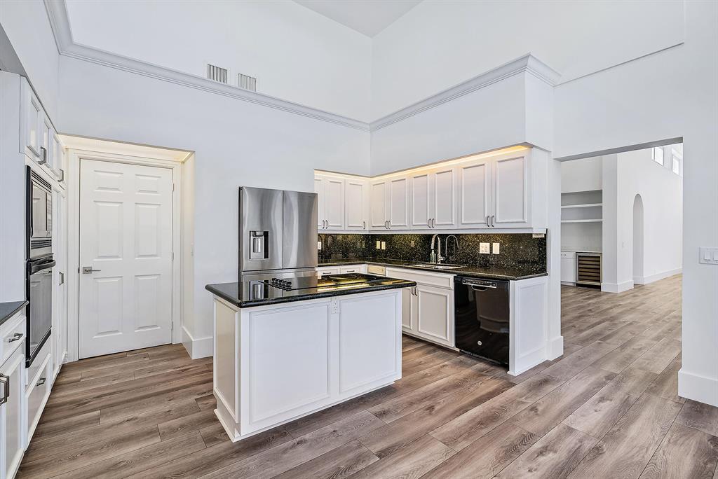 ADMIRALS COVE - Residential