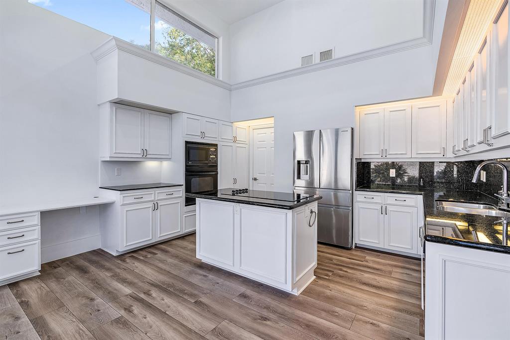 ADMIRALS COVE - Residential