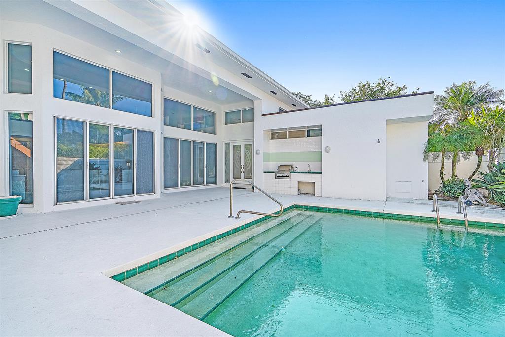 ADMIRALS COVE - Residential