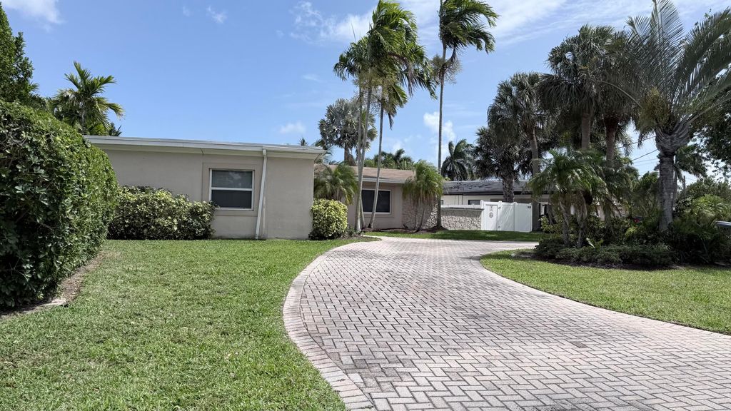 Photo of 1110 SE 9th Avenue, Pompano Beach, FL 33060 (MLS # B26012235)