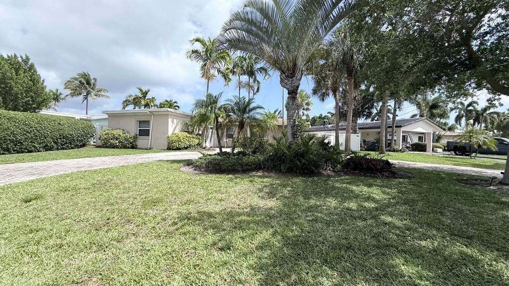 Photo of 1110 SE 9th Avenue, Pompano Beach, FL 33060 (MLS # B26012235)