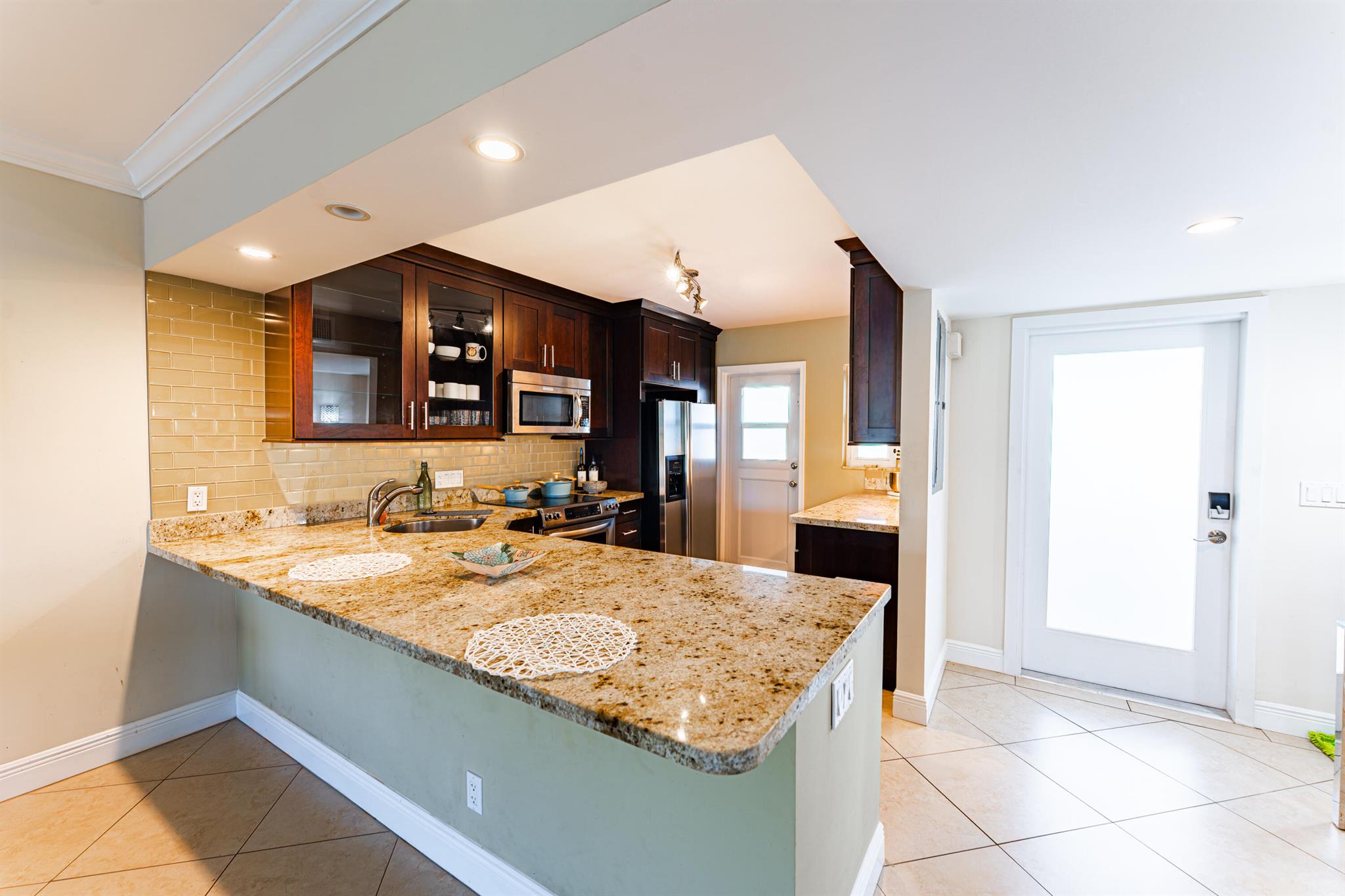 View photos, virtual tours, details... 3010 NE 16th Avenue 303
