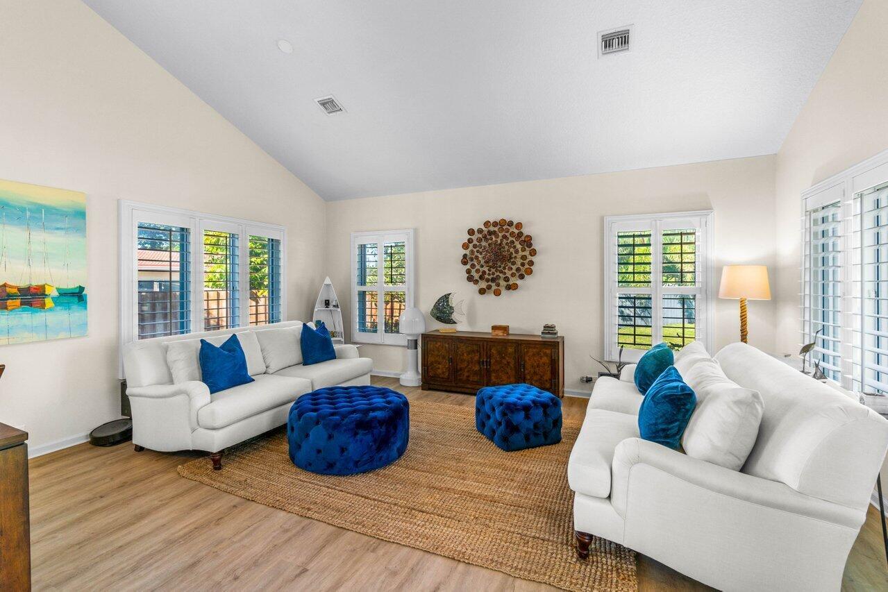 BOCA RATON HILLS SEC 3 - Residential