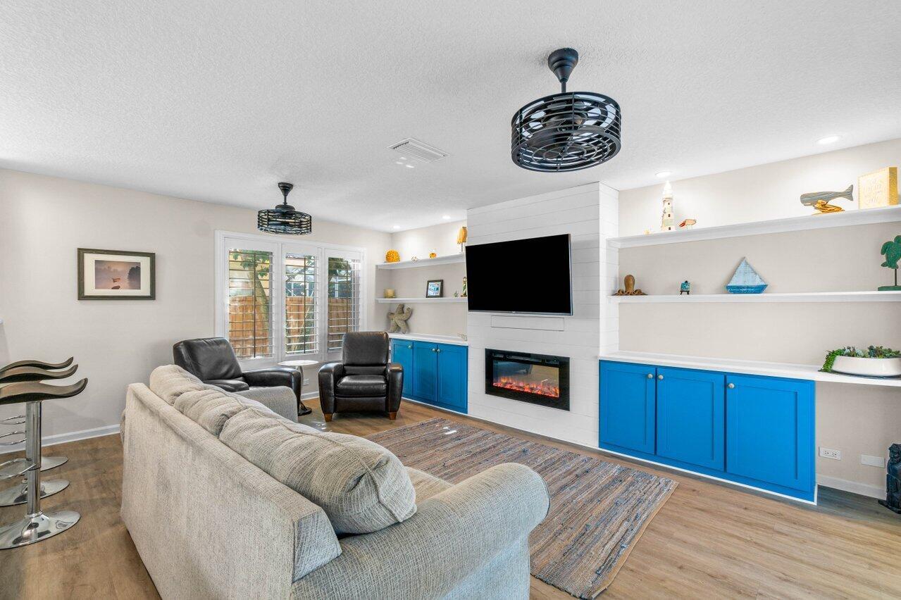 BOCA RATON HILLS SEC 3 - Residential