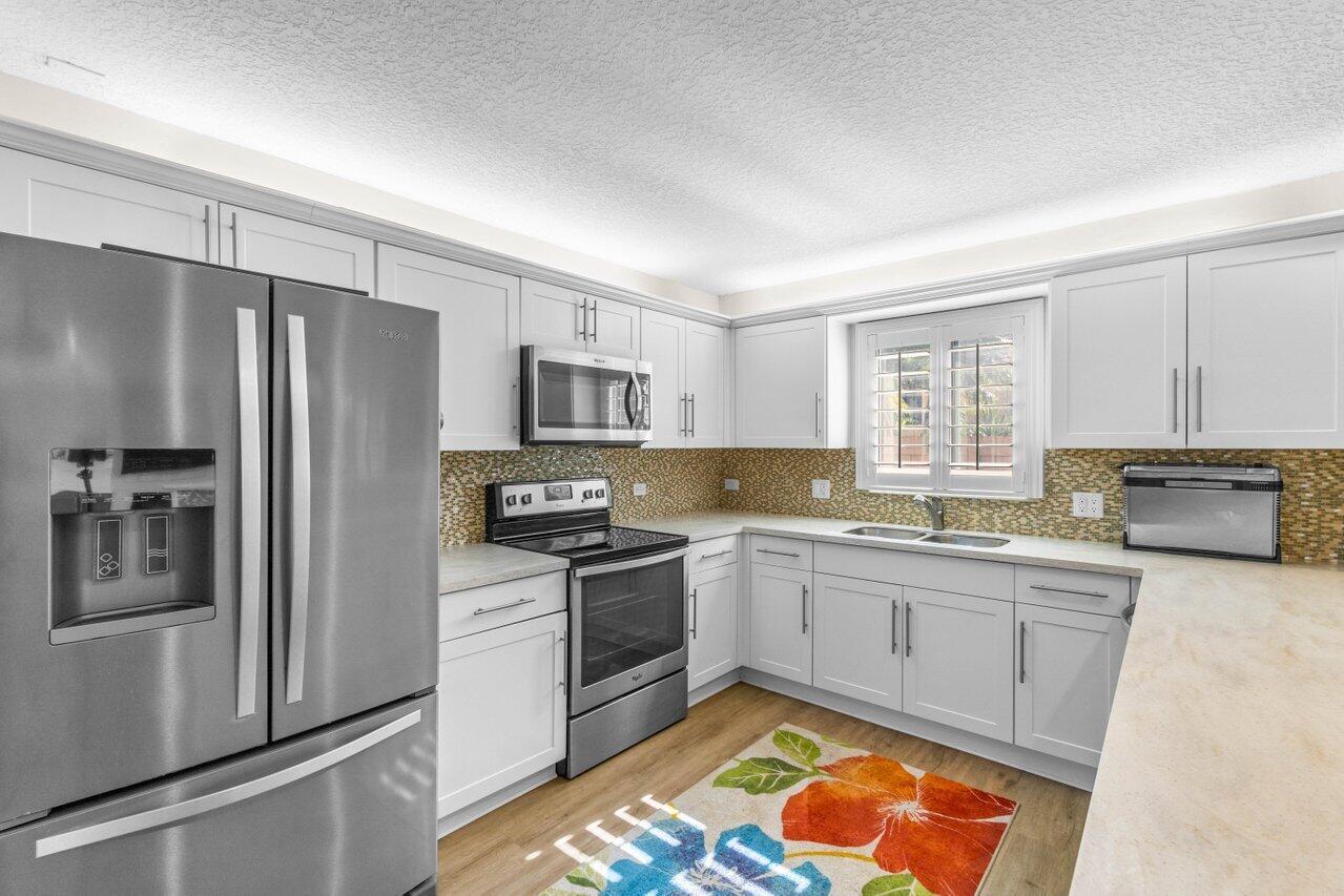 BOCA RATON HILLS SEC 3 - Residential