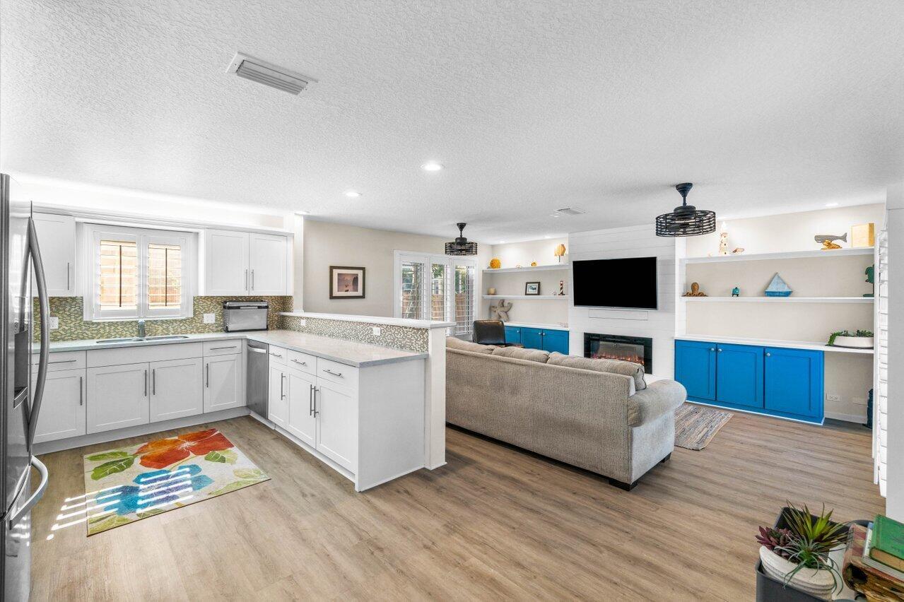 BOCA RATON HILLS SEC 3 - Residential