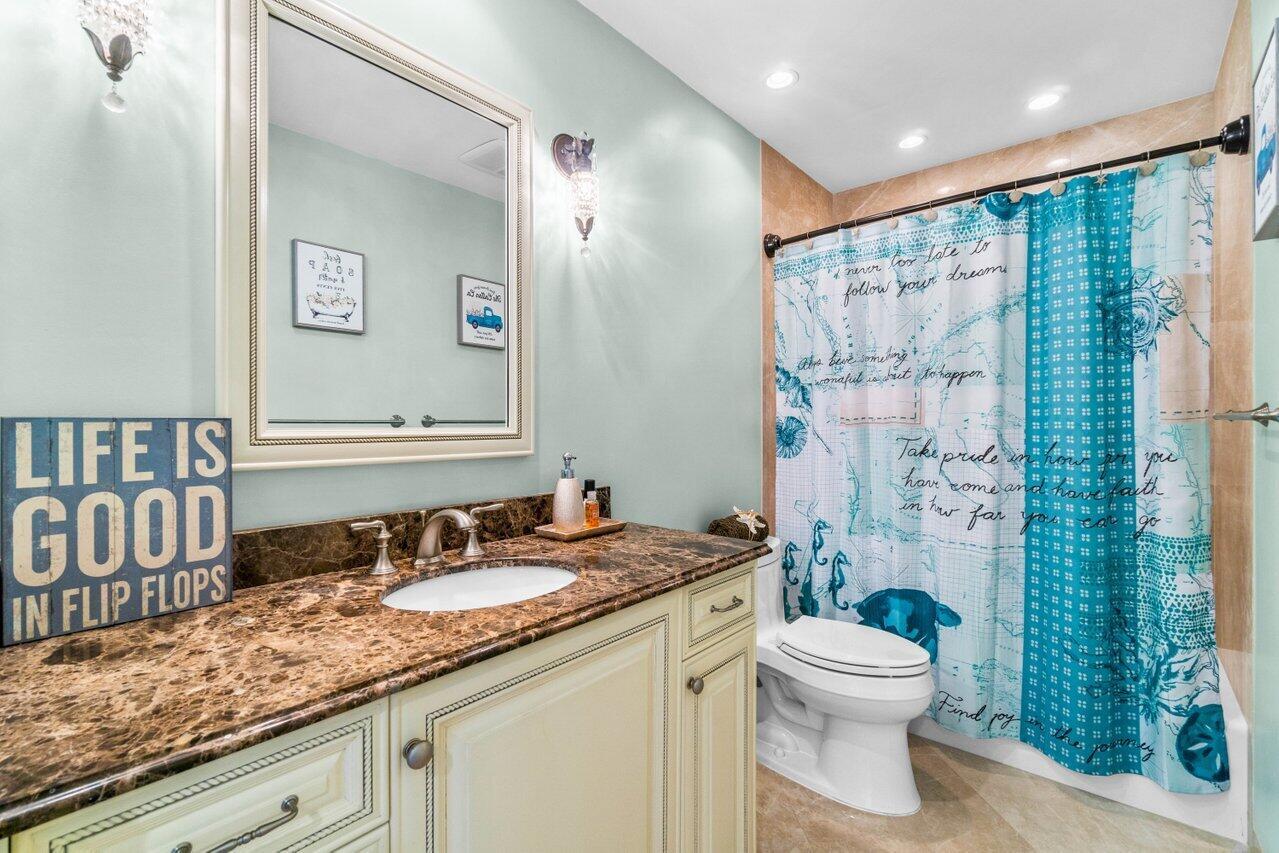 BOCA RATON HILLS SEC 3 - Residential