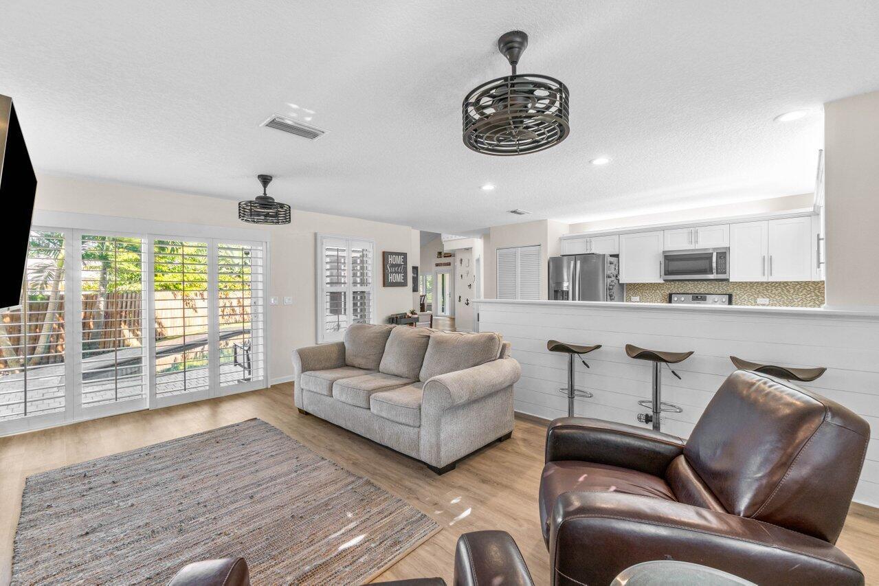 BOCA RATON HILLS SEC 3 - Residential