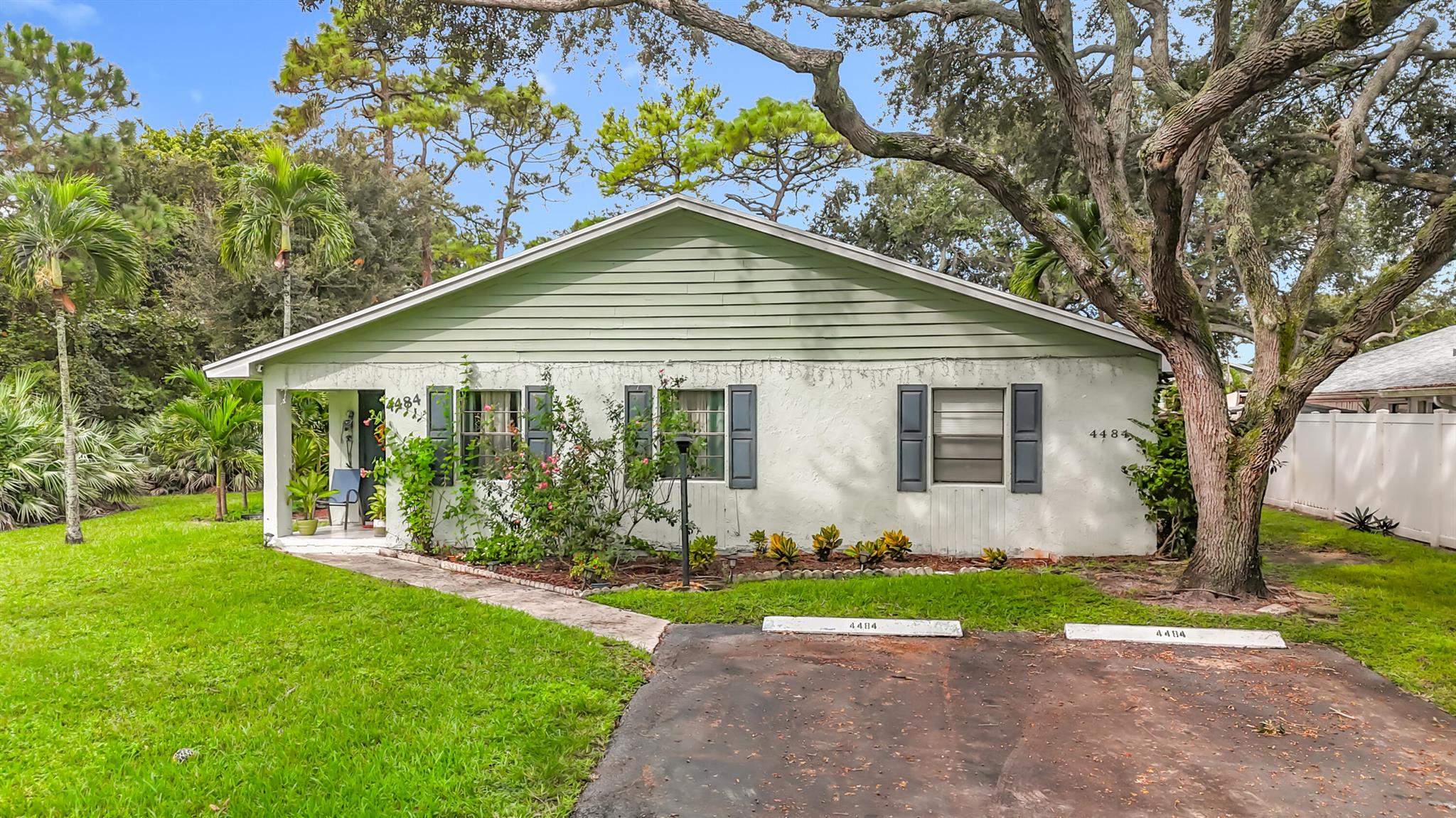 Welcome home to this  3-bed, 2-bath villa in Walden Pond sits on a premium lot with no side neighbors and beautiful green space--offering rare privacy and a serene outdoor setting. Inside, enjoy vaulted ceilings, an open layout, spacious bedrooms, and a large laundry room. Tucked in the heart of Lake Worth, close to top dining, shopping, and everything South Florida has to offer. A must-see for buyers seeking comfort, space, and location!