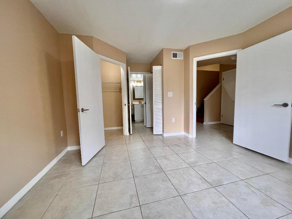 PALM LAKE CONDO - Residential Lease