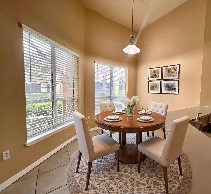 PALM LAKE CONDO - Residential Lease