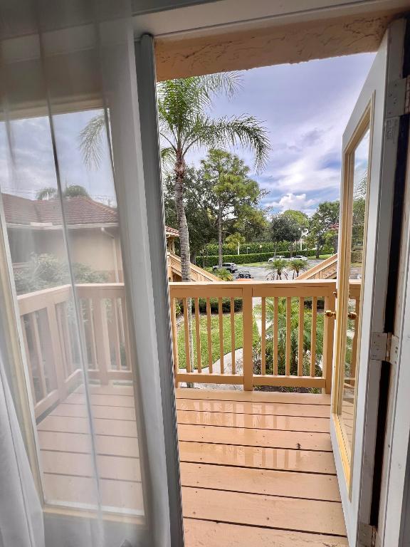 PALM LAKE CONDO - Residential Lease