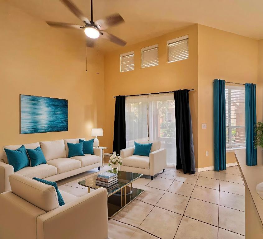 PALM LAKE CONDO - Residential Lease