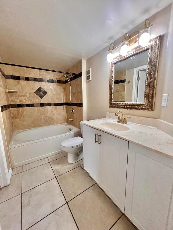 PALM LAKE CONDO - Residential Lease