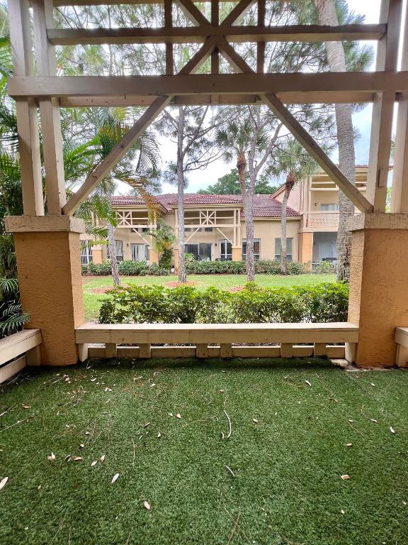 PALM LAKE CONDO - Residential Lease