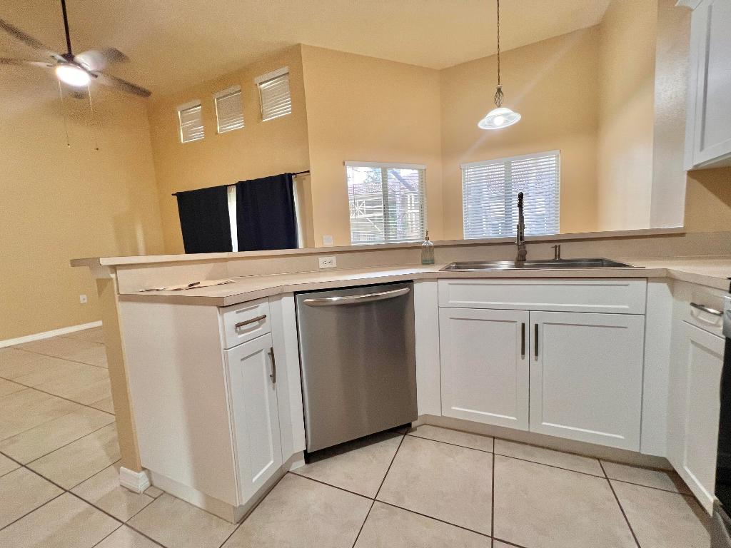 PALM LAKE CONDO - Residential Lease