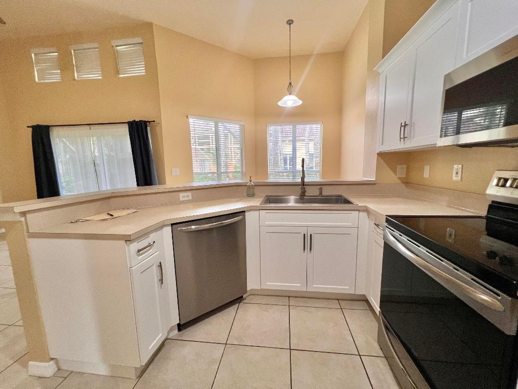 PALM LAKE CONDO - Residential Lease