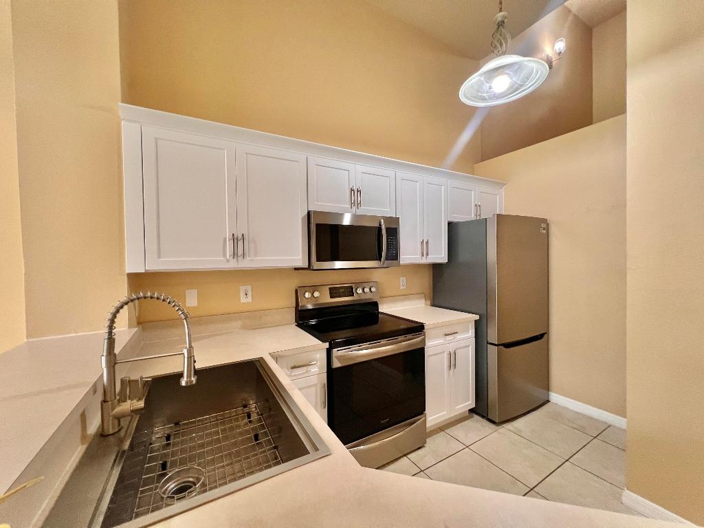 PALM LAKE CONDO - Residential Lease