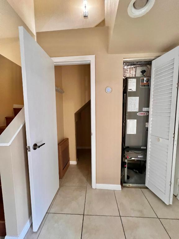 PALM LAKE CONDO - Residential Lease