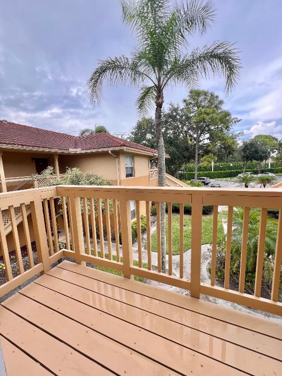 PALM LAKE CONDO - Residential Lease