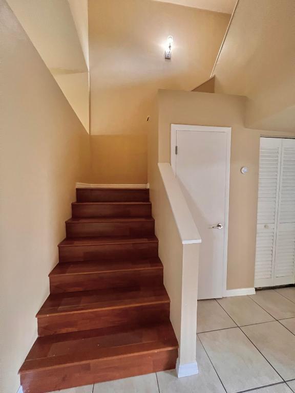 PALM LAKE CONDO - Residential Lease