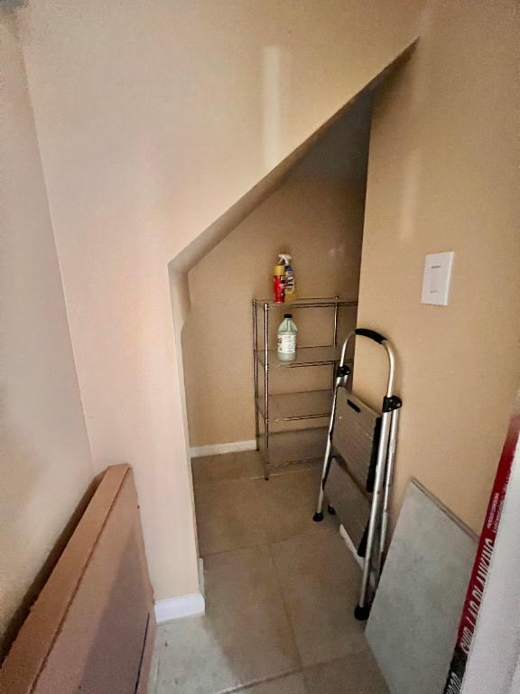 PALM LAKE CONDO - Residential Lease