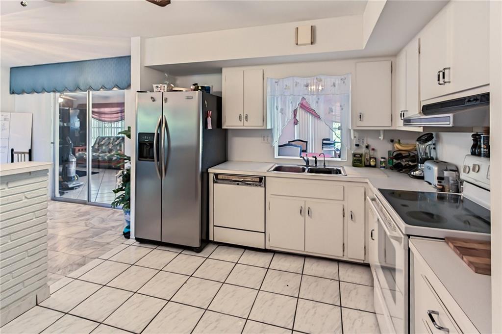 HOLLYWOOD HILLS - Residential