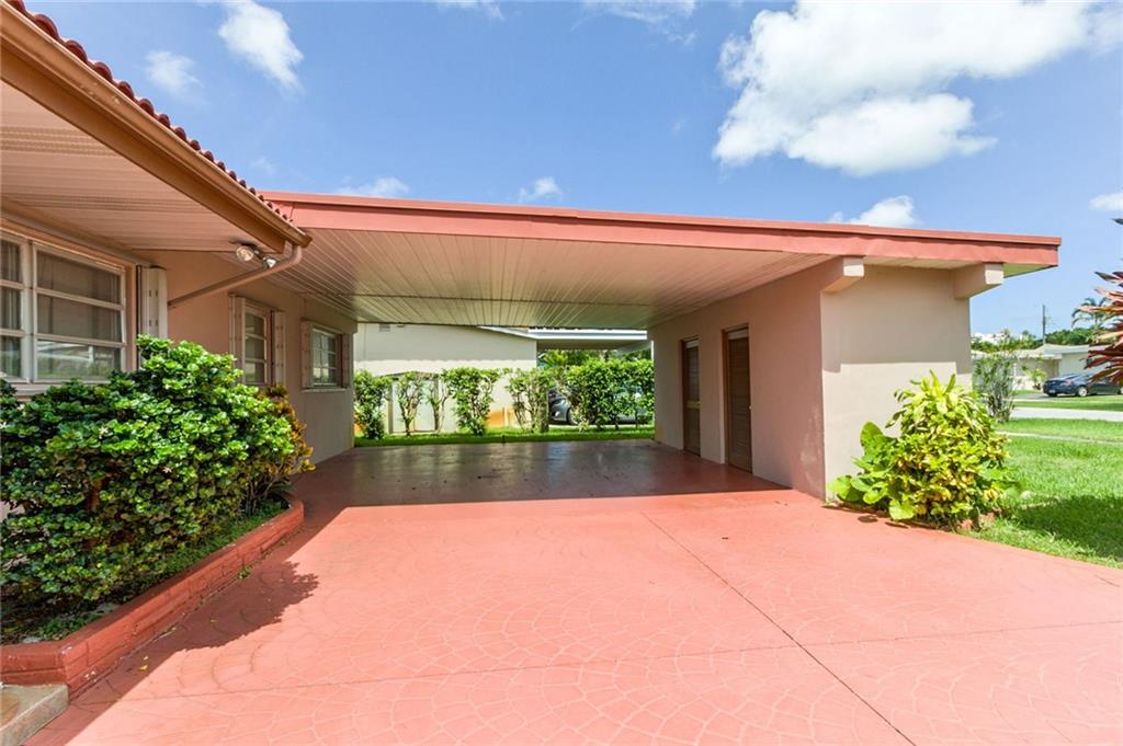 HOLLYWOOD HILLS - Residential