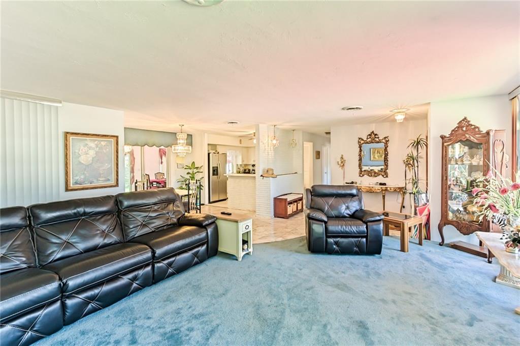 HOLLYWOOD HILLS - Residential