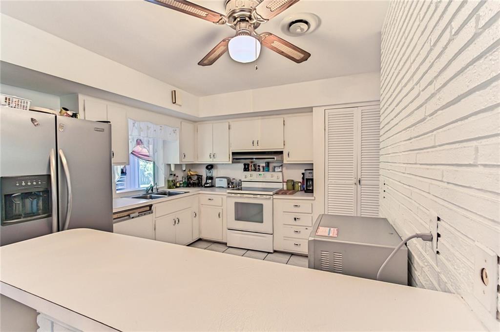 HOLLYWOOD HILLS - Residential