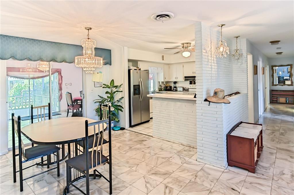 HOLLYWOOD HILLS - Residential