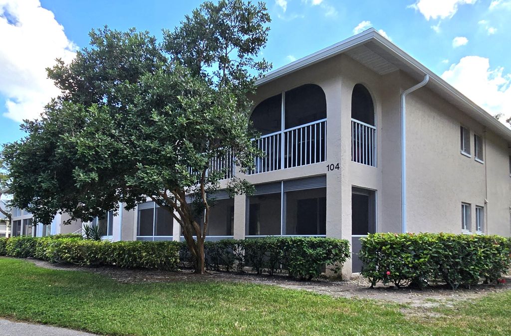 Photo of 13810 Oneida Drive #B-1, Delray Beach, FL 33446 (MLS # R11142836)