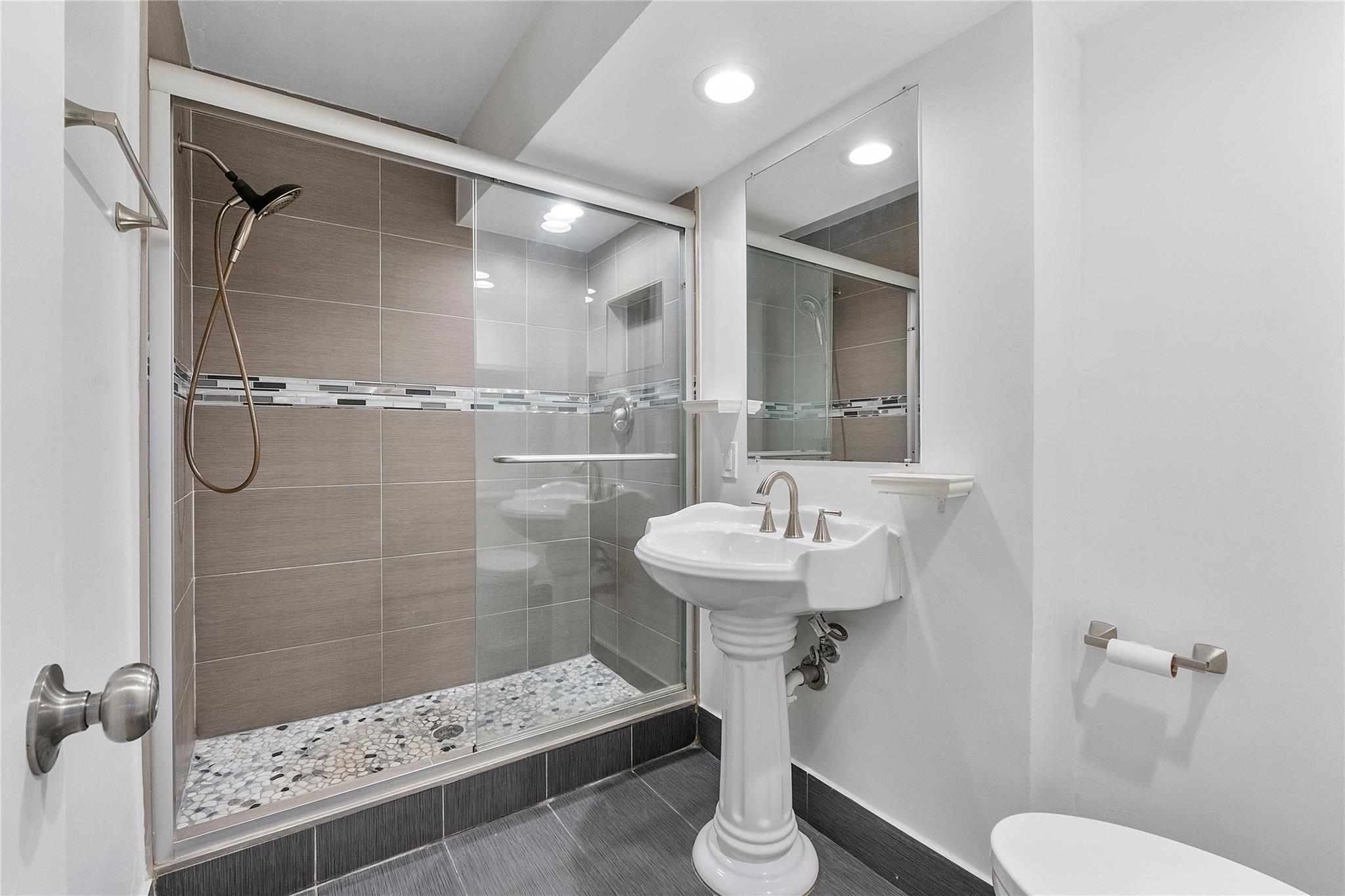 Doria Condo - Residential Lease