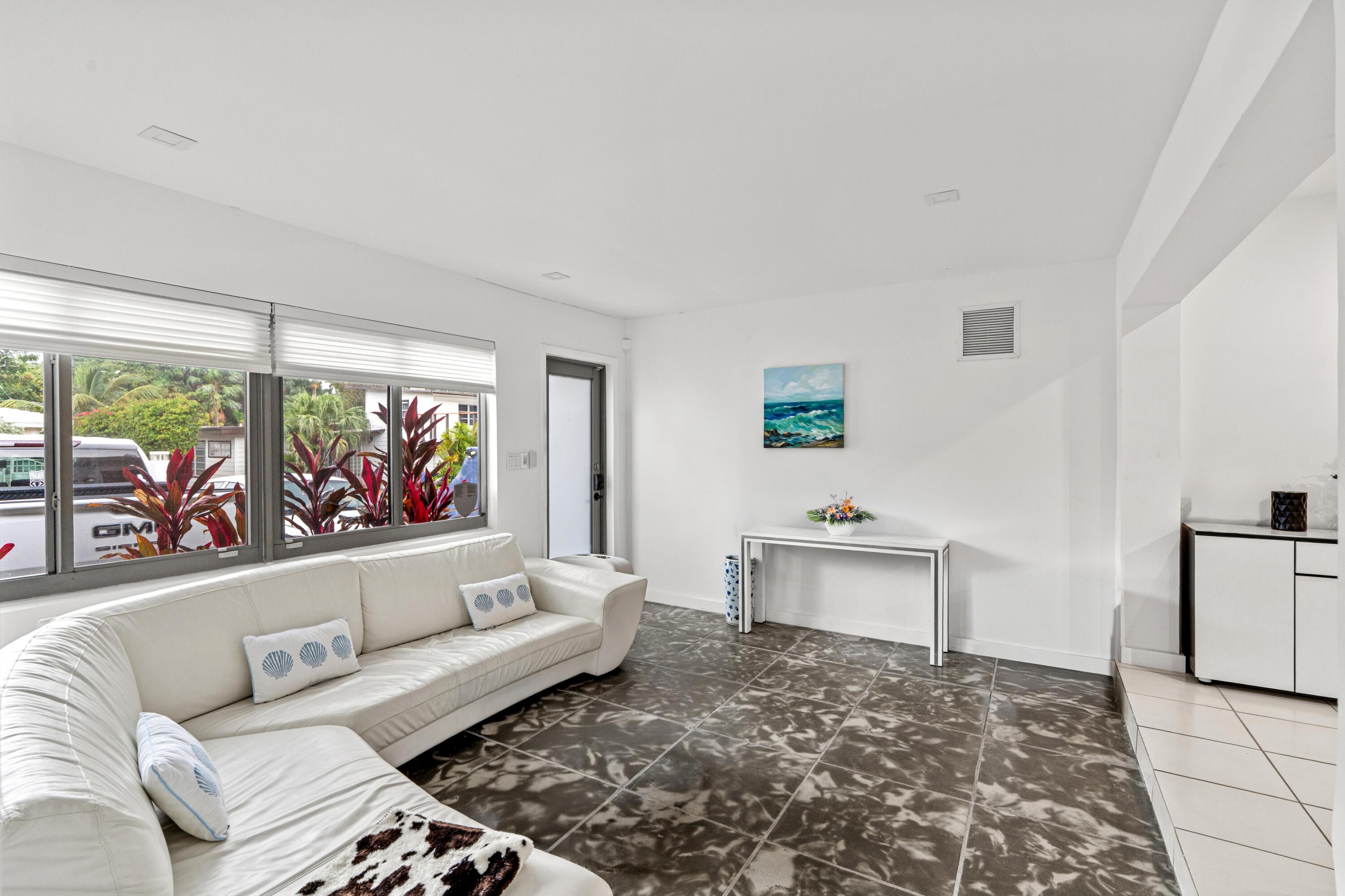 3305 NE 16th Court