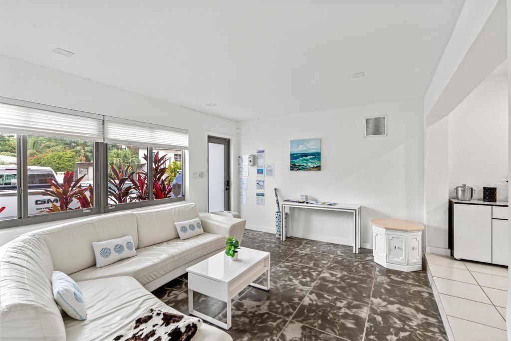 Photo of 3305 NE 16th Court, Fort Lauderdale, FL 33305 (MLS # B26020080)