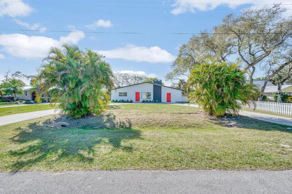 Photo of 7603 Santa Rosa Parkway, Fort Pierce, FL 34951 (MLS # R10982934)