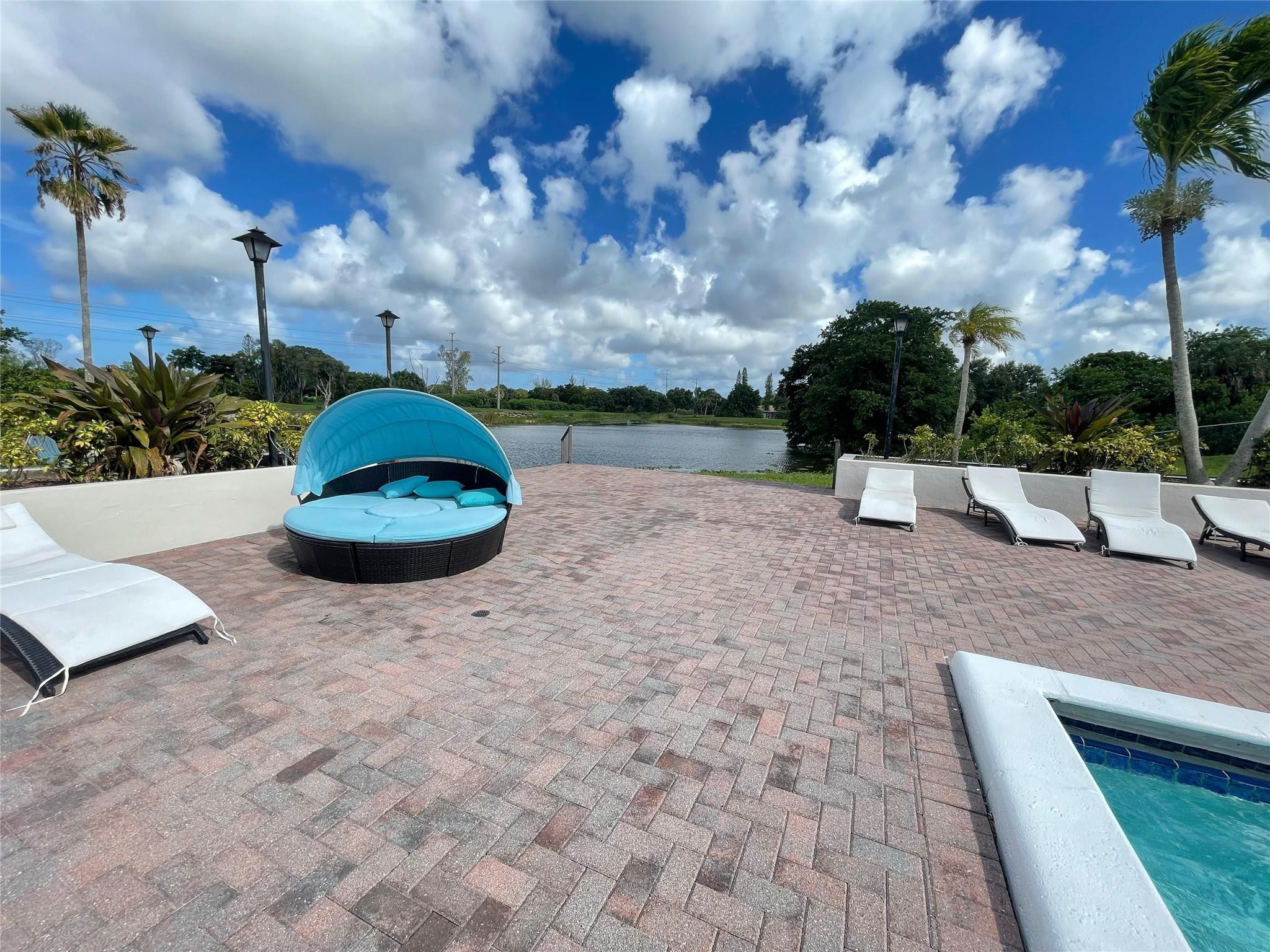 Manors of Inverrary - Residential