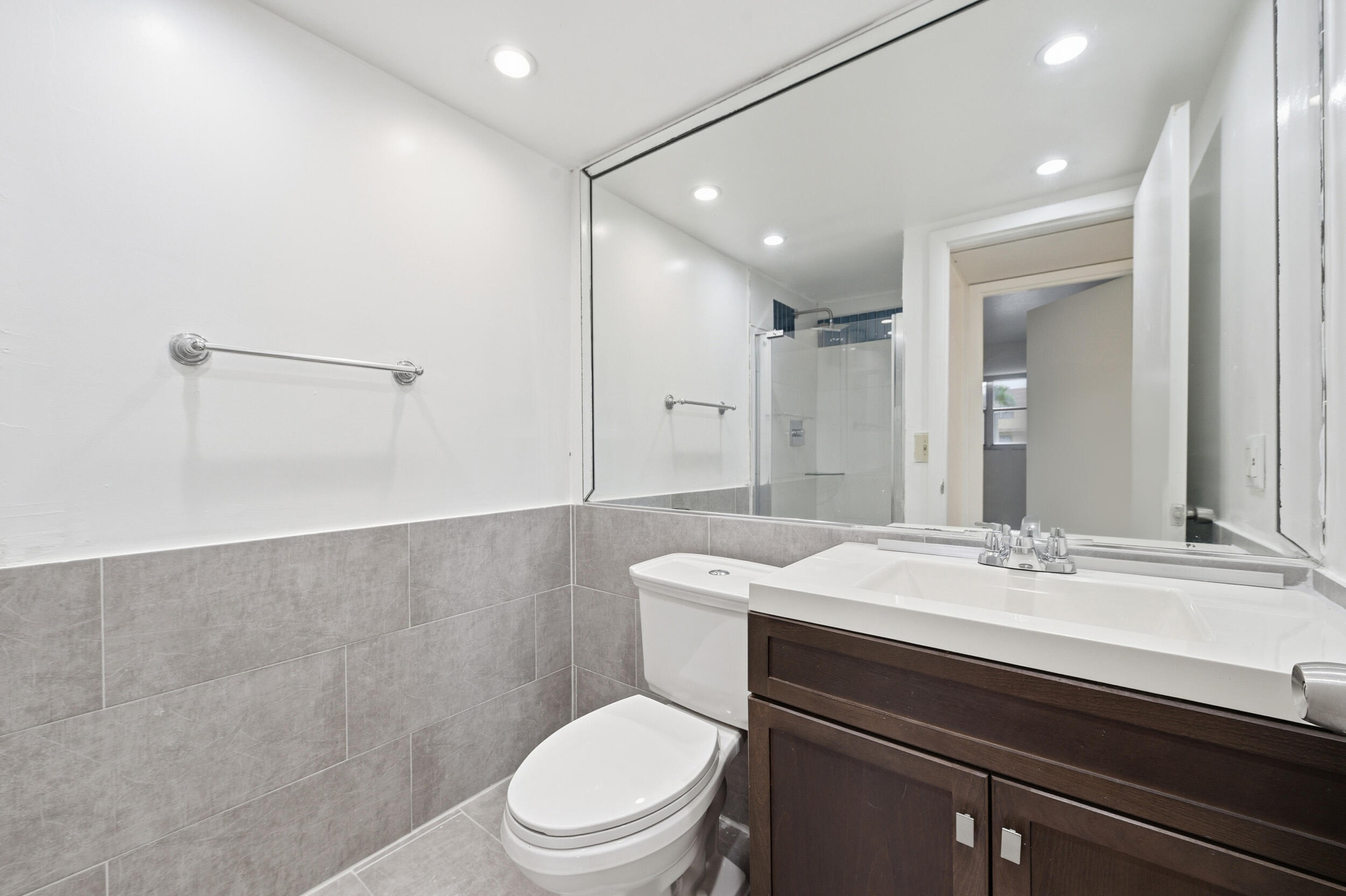 KINGS POINT SAXONY CONDOS - Residential