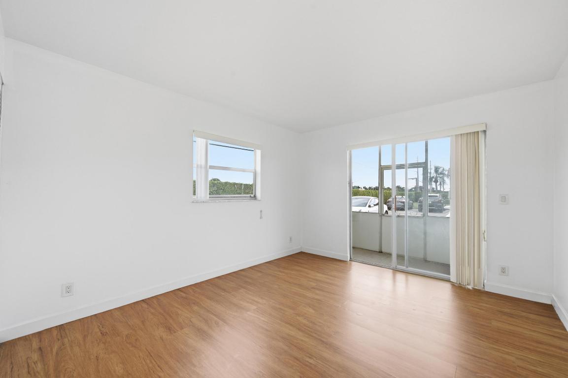 KINGS POINT SAXONY CONDOS - Residential