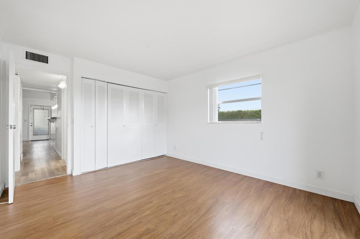 KINGS POINT SAXONY CONDOS - Residential